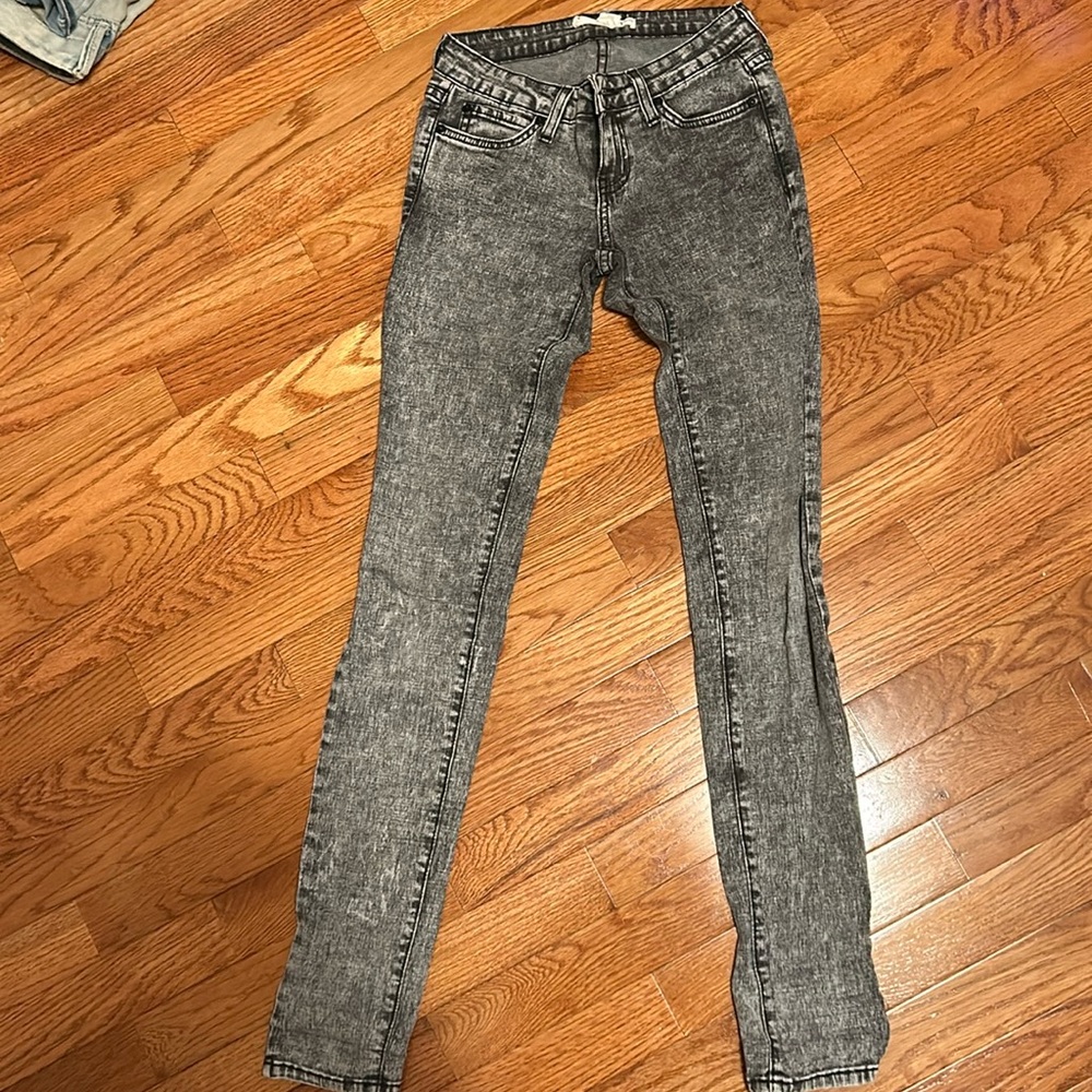 Size 26 gray acid wash skinny jeans